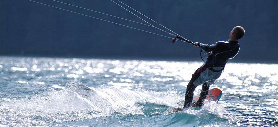 kitesurfen achensee oostenrijk zomer