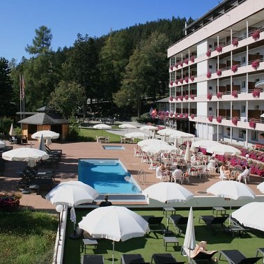 hotel valaisia crans montana wallis vakantie zwitserland zwitserse alpen