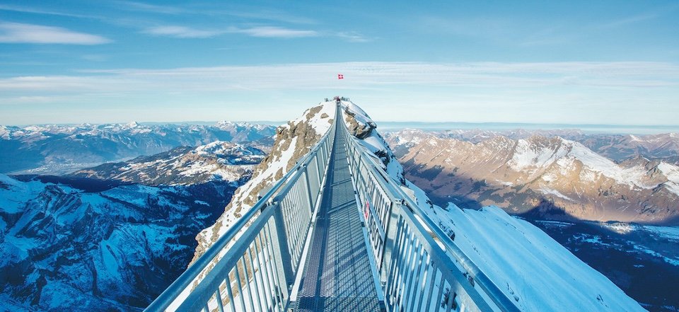 peak walk glacier 3000 bergdorp gstaad kanton bern berner oberland zwitserland regional pass berneroberland